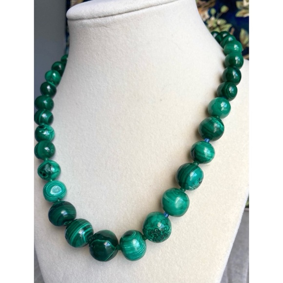 *SOLD* Genuine Malachite Beaded Vintage Handcrafted Statement Necklace Graduated - Picture 7 of 10